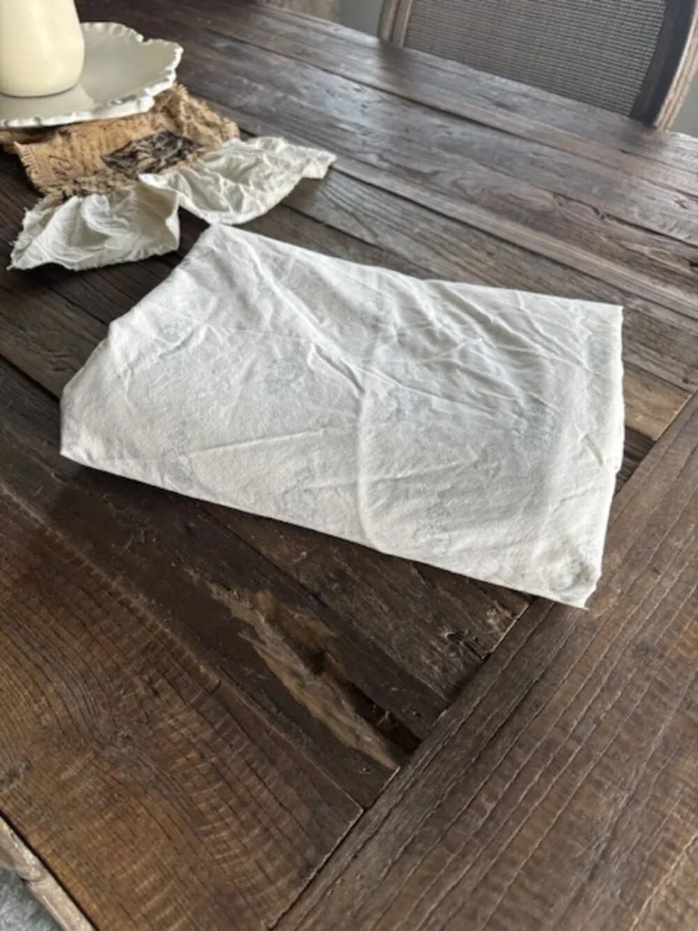 Rachel Ashwell Simply Shabby Chic Queen Flat Sheet Damask White W/ Gray Print